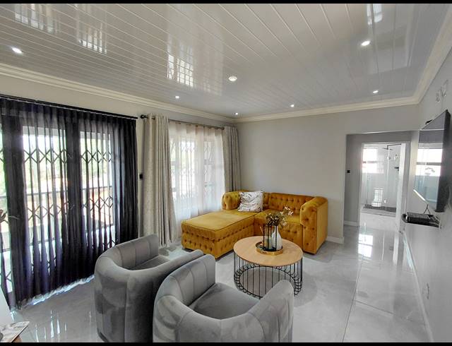 5 BEDROOM FREESTANDING FOR SALE IN FLORA PARK